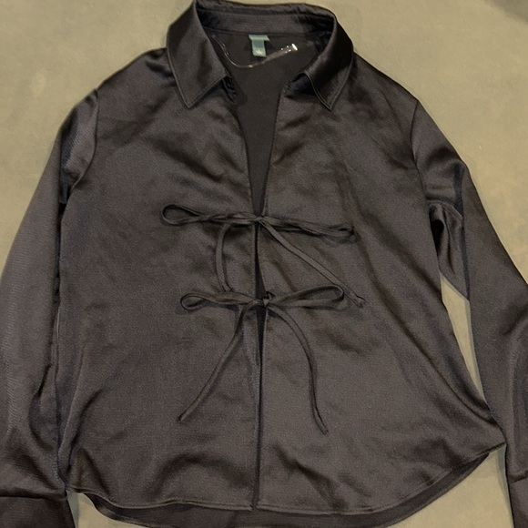 Size small Wild Fable silk bow tie blouse - Picture 2 of 8